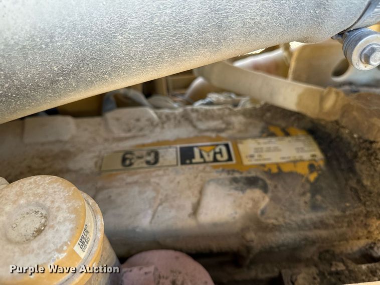 image for item DW2414 2004 Caterpillar D6R XL dozer