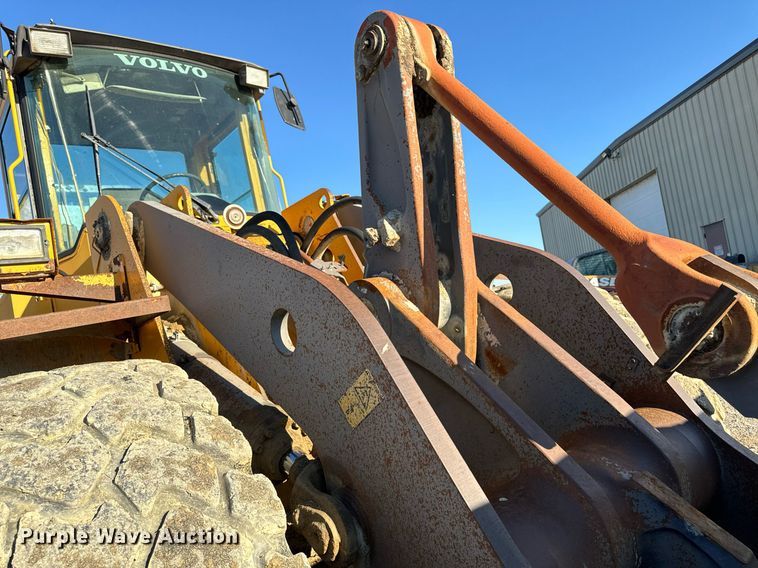 image for item DW2417 1998 Volvo L120C wheel loader