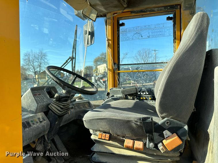 image for item DW2417 1998 Volvo L120C wheel loader