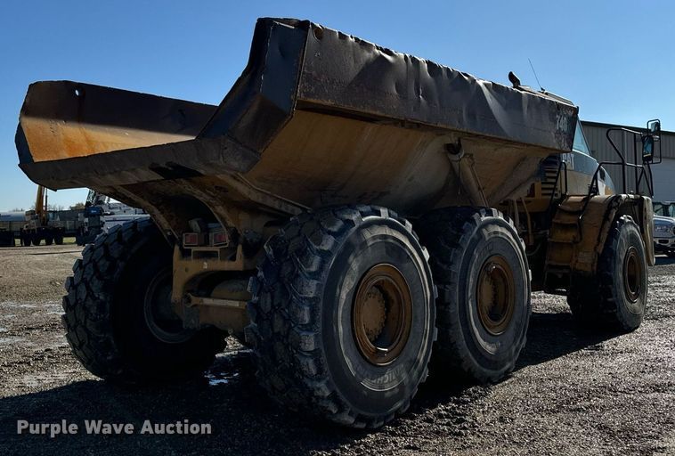 image for item DW2418 2004 Caterpillar 740 articulated haul truck