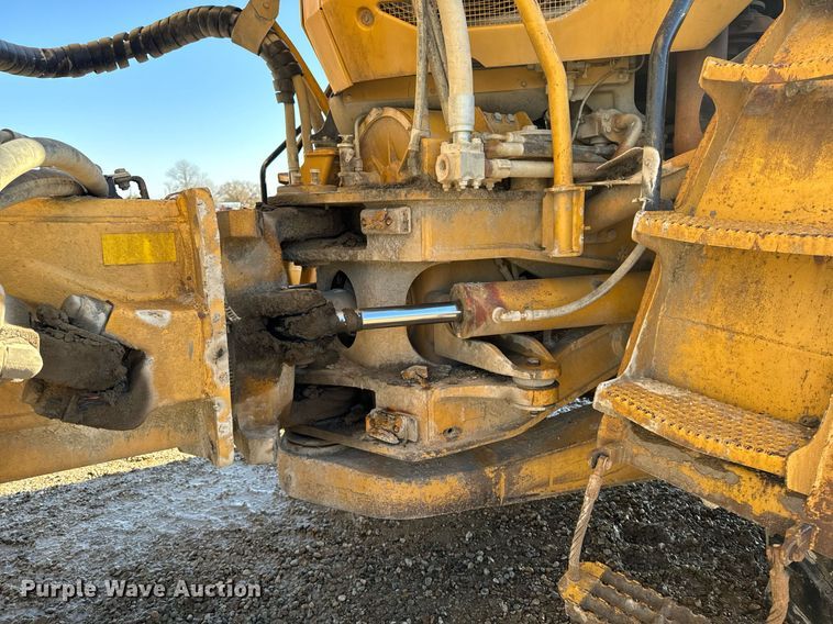 image for item DW2418 2004 Caterpillar 740 articulated haul truck