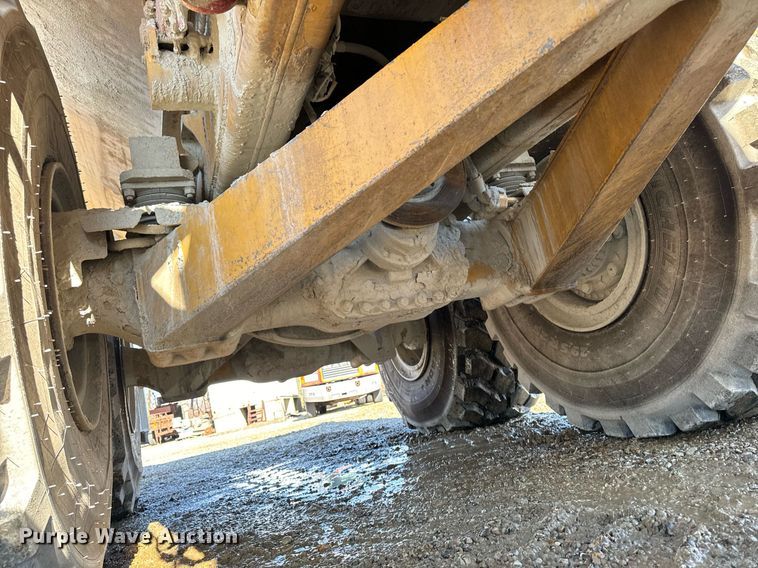 image for item DW2418 2004 Caterpillar 740 articulated haul truck