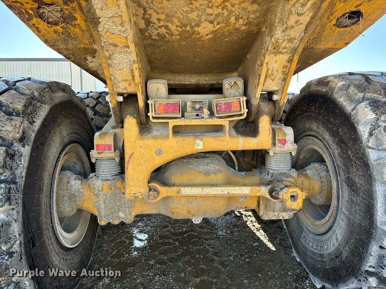 image for item DW2418 2004 Caterpillar 740 articulated haul truck