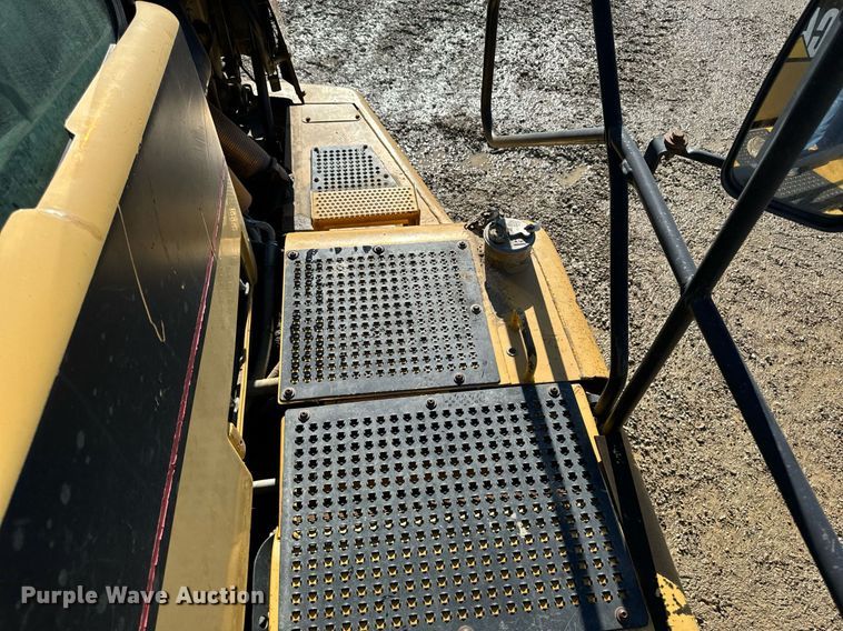 image for item DW2418 2004 Caterpillar 740 articulated haul truck