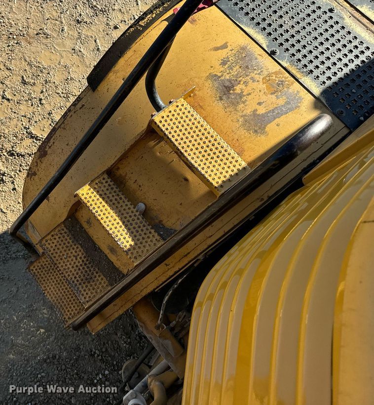 image for item DW2418 2004 Caterpillar 740 articulated haul truck