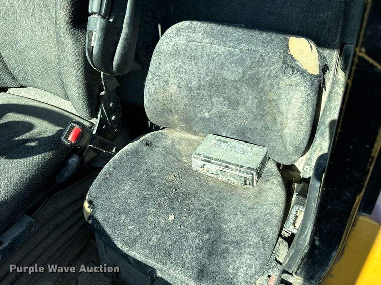 image for item DW2418 2004 Caterpillar 740 articulated haul truck