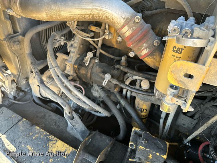 image for item DW2418 2004 Caterpillar 740 articulated haul truck