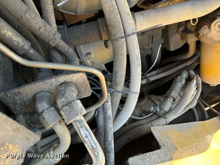 image for item DW2418 2004 Caterpillar 740 articulated haul truck