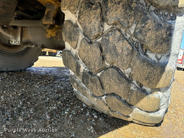 image for item DW2418 2004 Caterpillar 740 articulated haul truck