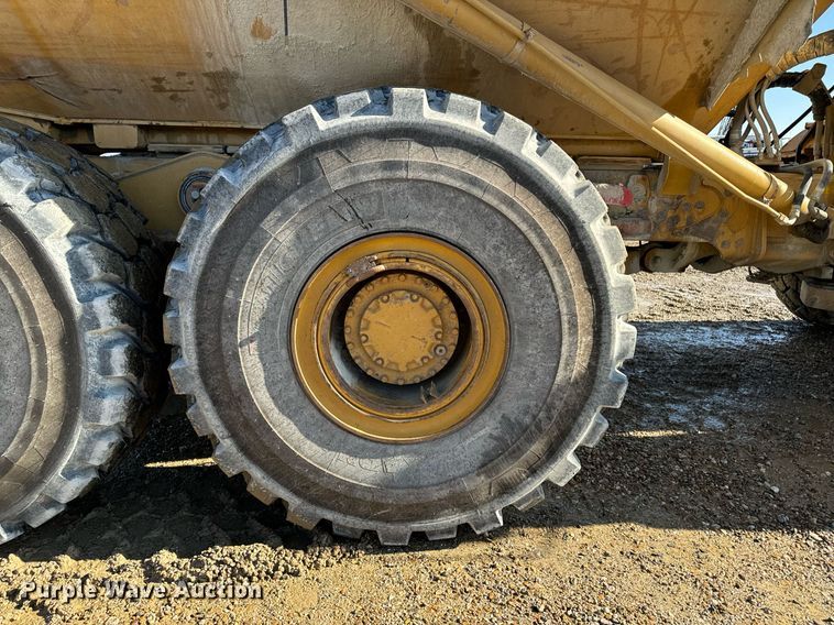 image for item DW2418 2004 Caterpillar 740 articulated haul truck