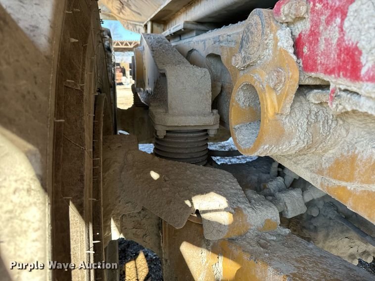 image for item DW2418 2004 Caterpillar 740 articulated haul truck