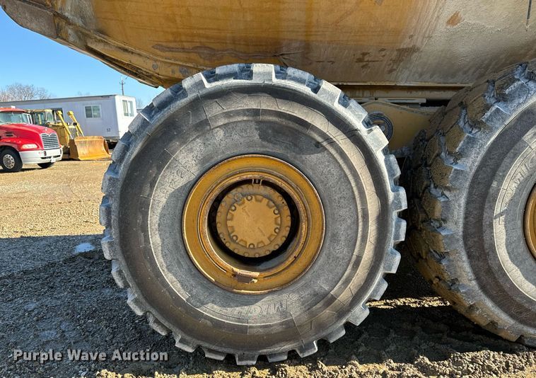 image for item DW2418 2004 Caterpillar 740 articulated haul truck