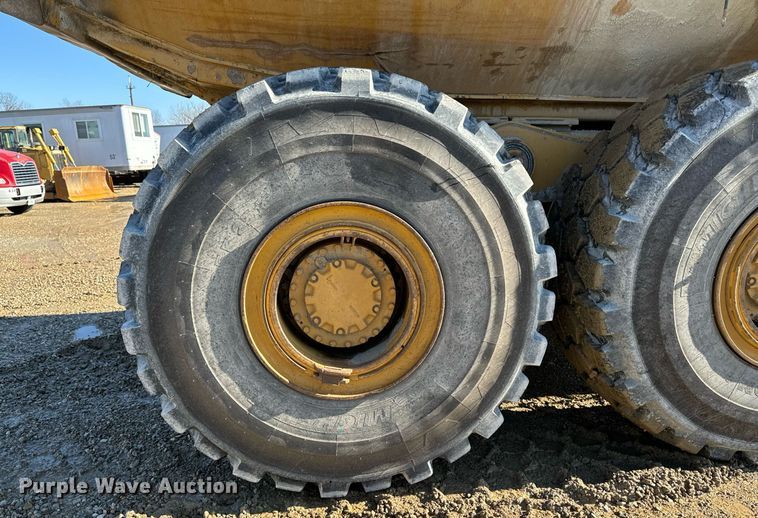 image for item DW2418 2004 Caterpillar 740 articulated haul truck