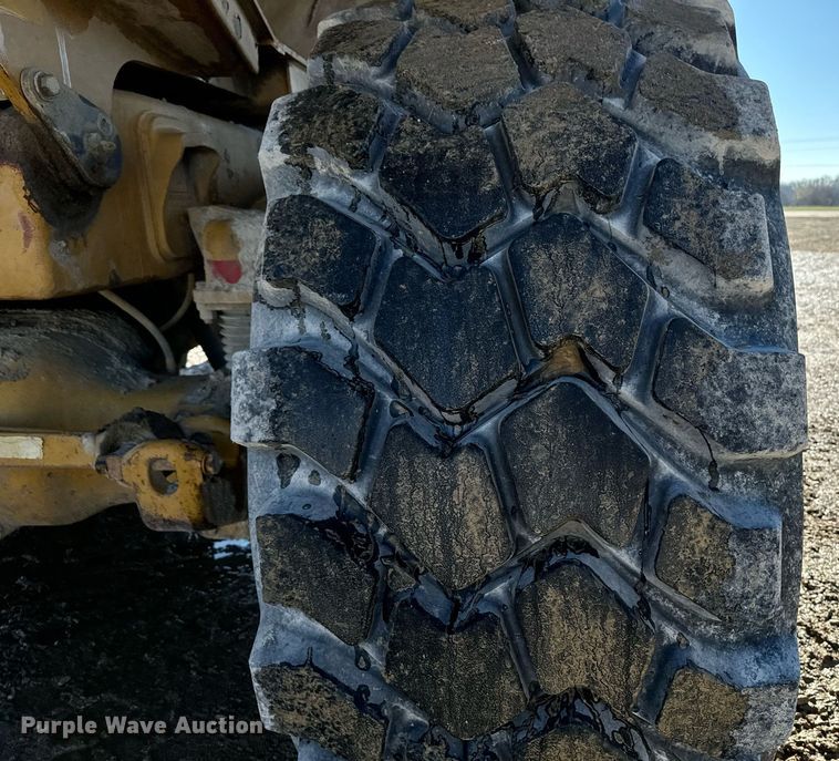 image for item DW2418 2004 Caterpillar 740 articulated haul truck