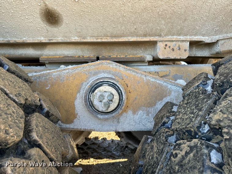 image for item DW2418 2004 Caterpillar 740 articulated haul truck