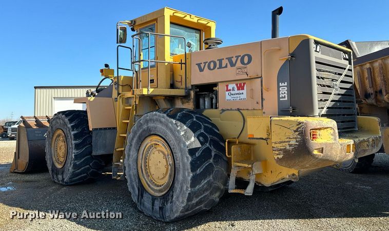 image for item DW2420 2006 Volvo L330E wheel loader