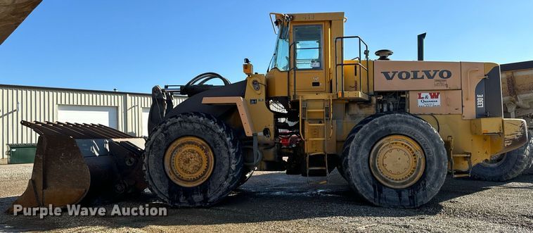 image for item DW2420 2006 Volvo L330E wheel loader