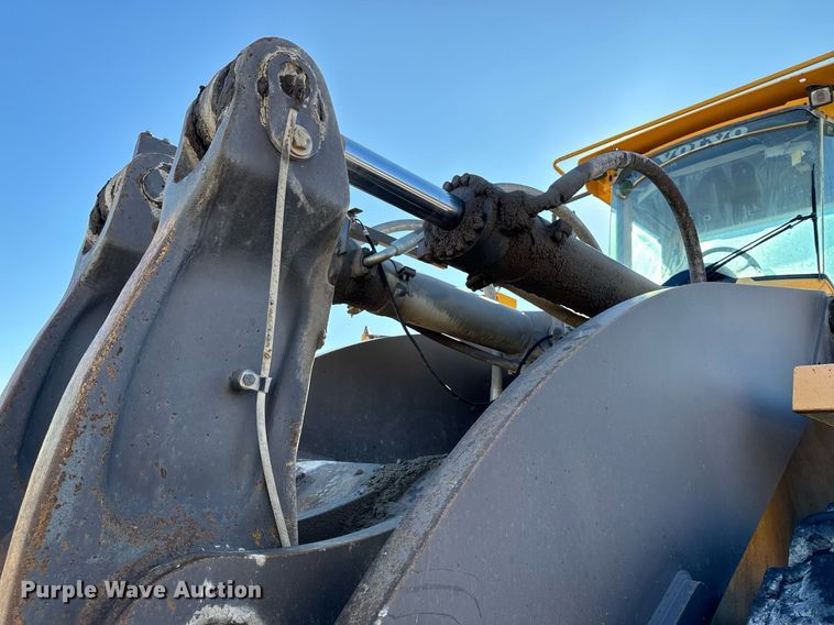 image for item DW2420 2006 Volvo L330E wheel loader