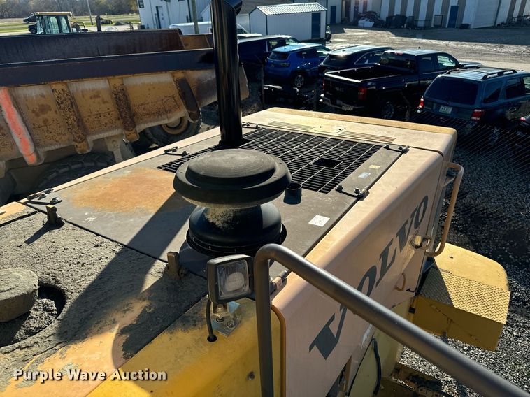 image for item DW2420 2006 Volvo L330E wheel loader