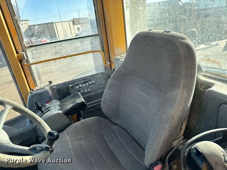 image for item DW2420 2006 Volvo L330E wheel loader