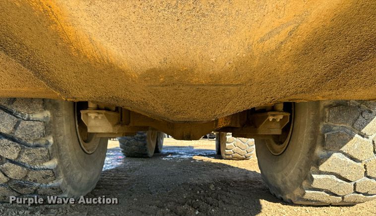 image for item DW2422 2000 Volvo A40 articulated haul truck