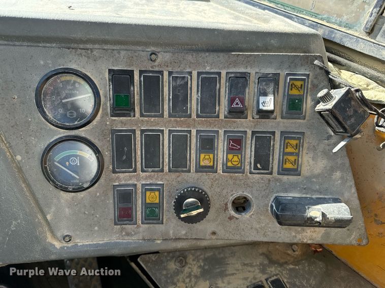 image for item DW2422 2000 Volvo A40 articulated haul truck