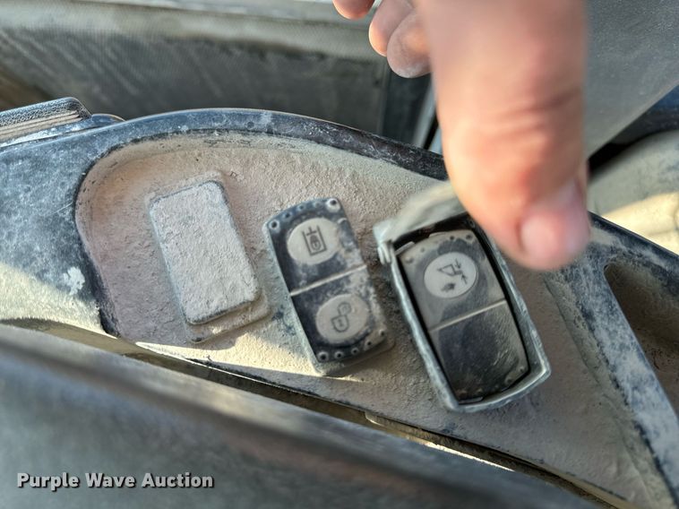 image for item DW2423 2006 Caterpillar 972H wheel loader