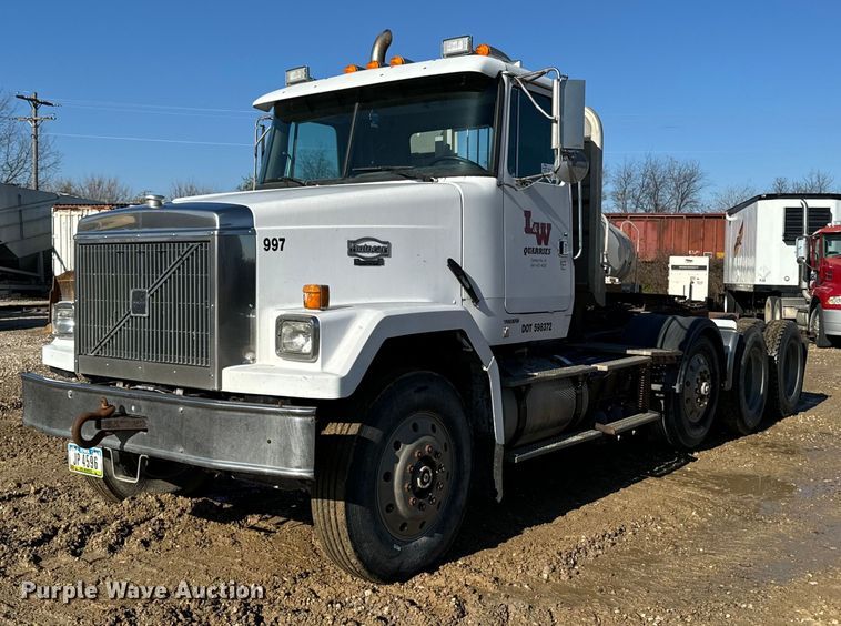 image for item DW2425 1996 Volvo Autocar semi truck