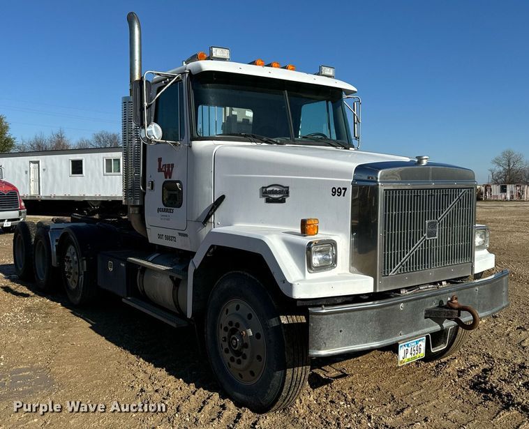 image for item DW2425 1996 Volvo Autocar semi truck