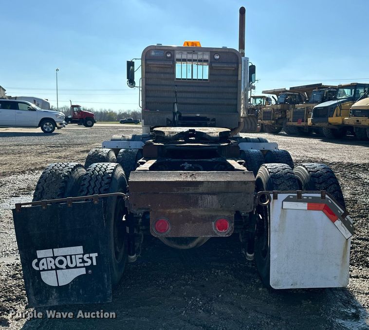 image for item DW2425 1996 Volvo Autocar semi truck