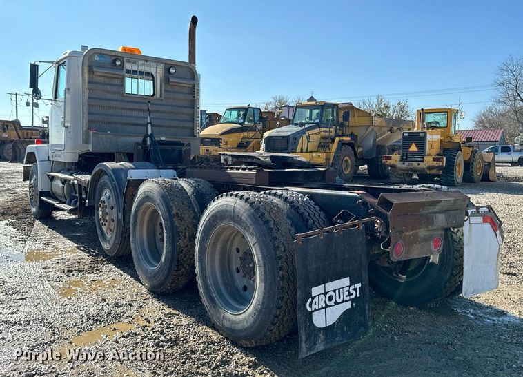 image for item DW2425 1996 Volvo Autocar semi truck