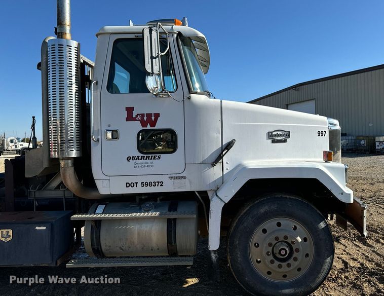 image for item DW2425 1996 Volvo Autocar semi truck