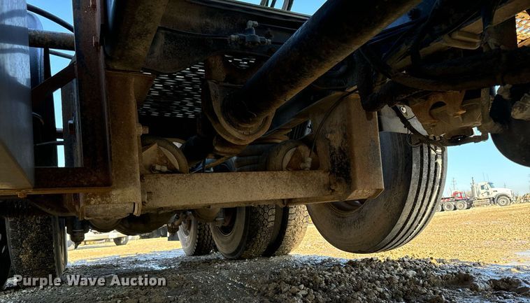 image for item DW2425 1996 Volvo Autocar semi truck