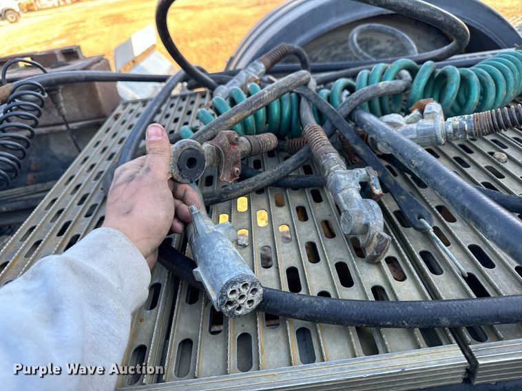 image for item DW2425 1996 Volvo Autocar semi truck