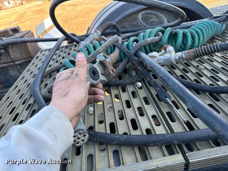 image for item DW2425 1996 Volvo Autocar semi truck