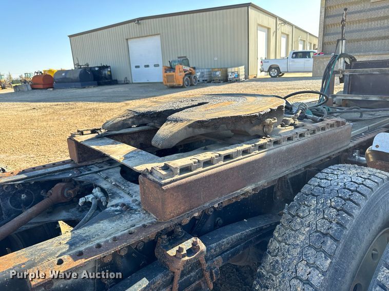 image for item DW2425 1996 Volvo Autocar semi truck