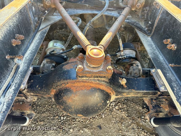 image for item DW2425 1996 Volvo Autocar semi truck