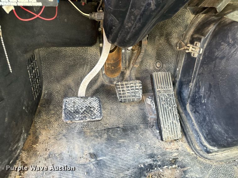 image for item DW2425 1996 Volvo Autocar semi truck