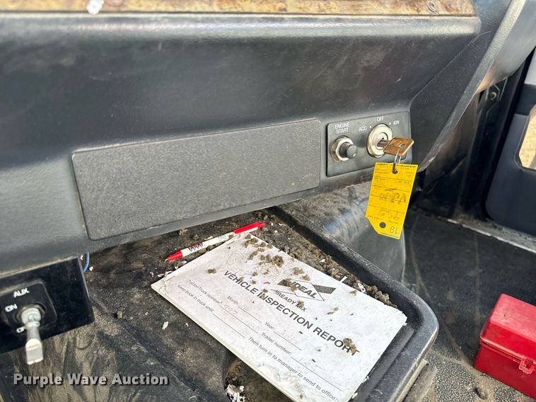 image for item DW2425 1996 Volvo Autocar semi truck