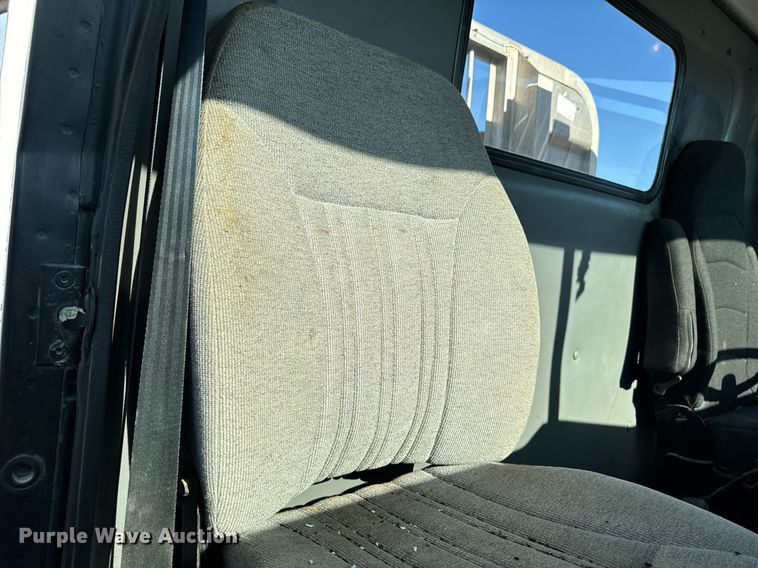 image for item DW2425 1996 Volvo Autocar semi truck