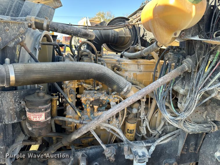 image for item DW2425 1996 Volvo Autocar semi truck