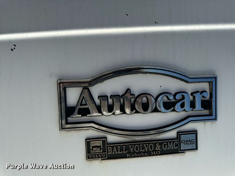 image for item DW2425 1996 Volvo Autocar semi truck