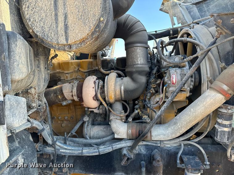 image for item DW2425 1996 Volvo Autocar semi truck