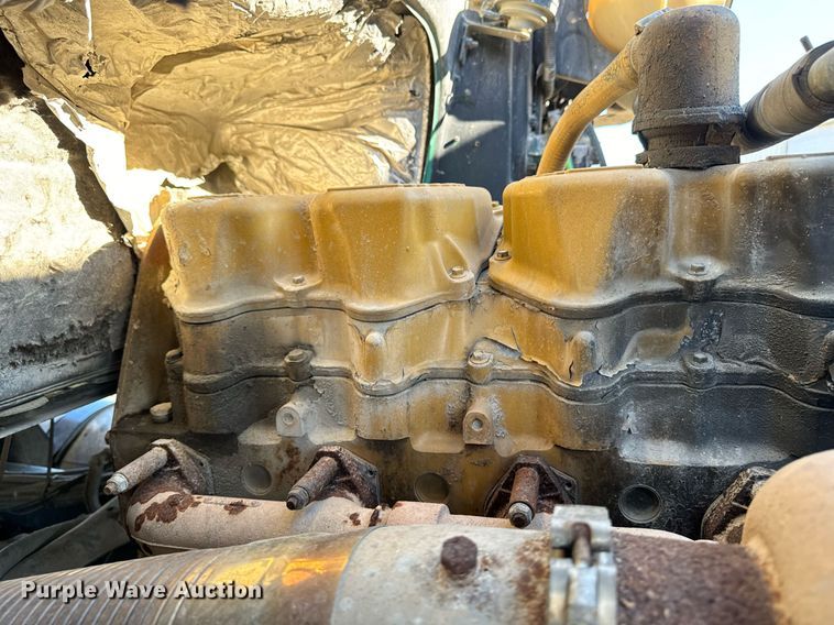 image for item DW2425 1996 Volvo Autocar semi truck