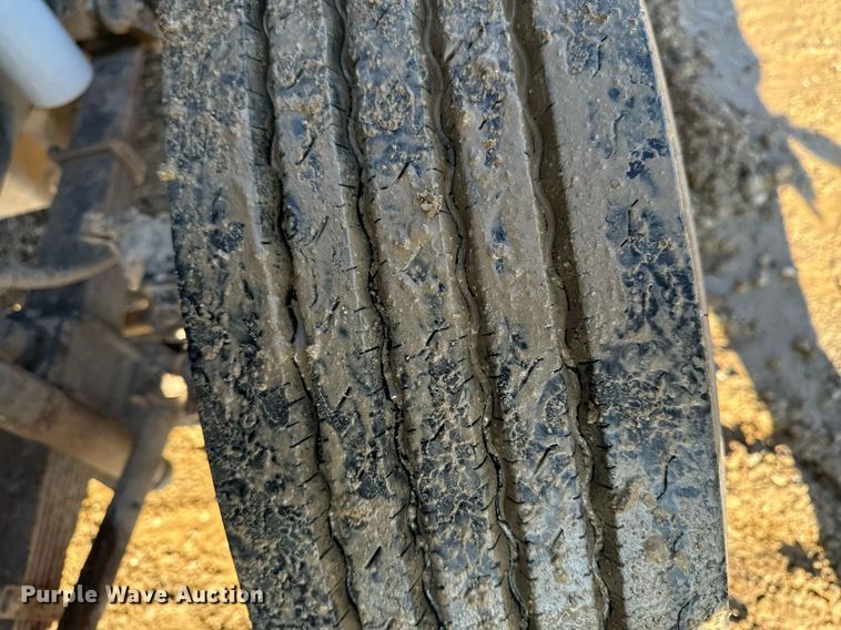 image for item DW2425 1996 Volvo Autocar semi truck