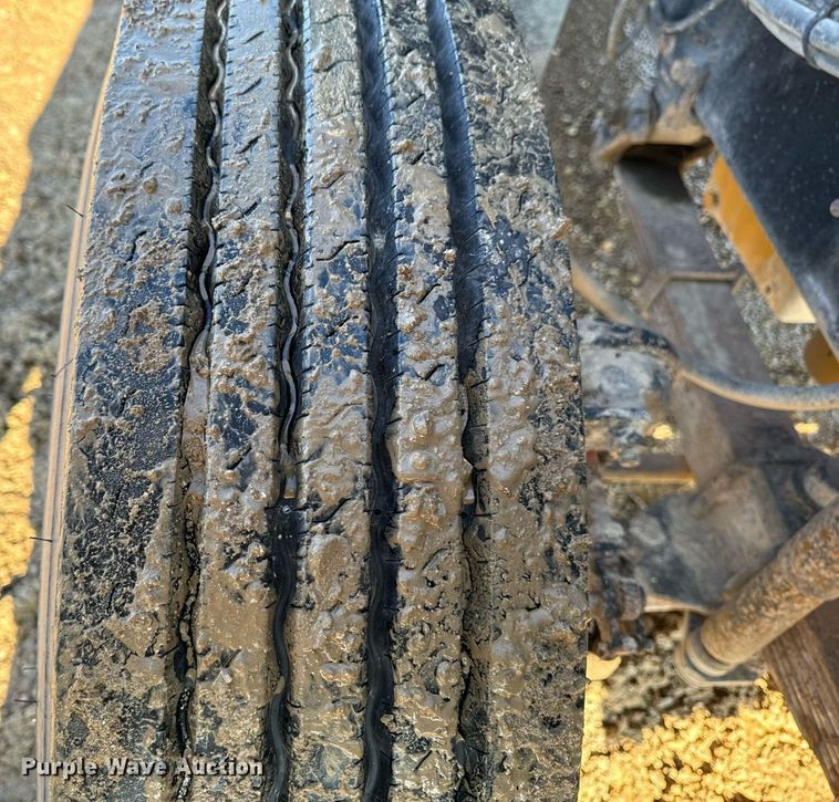 image for item DW2425 1996 Volvo Autocar semi truck