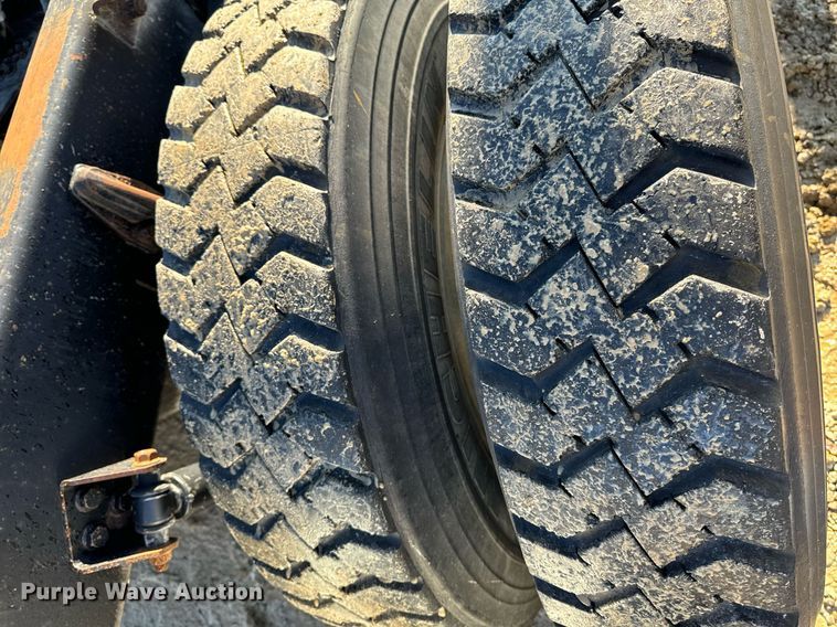 image for item DW2425 1996 Volvo Autocar semi truck