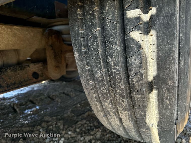 image for item DW2425 1996 Volvo Autocar semi truck