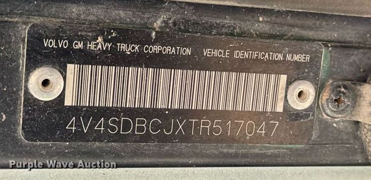 image for item DW2425 1996 Volvo Autocar semi truck