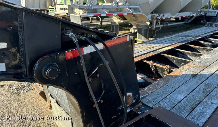 image for item DW2426 1995 Trail King Lowboy equipment trailer